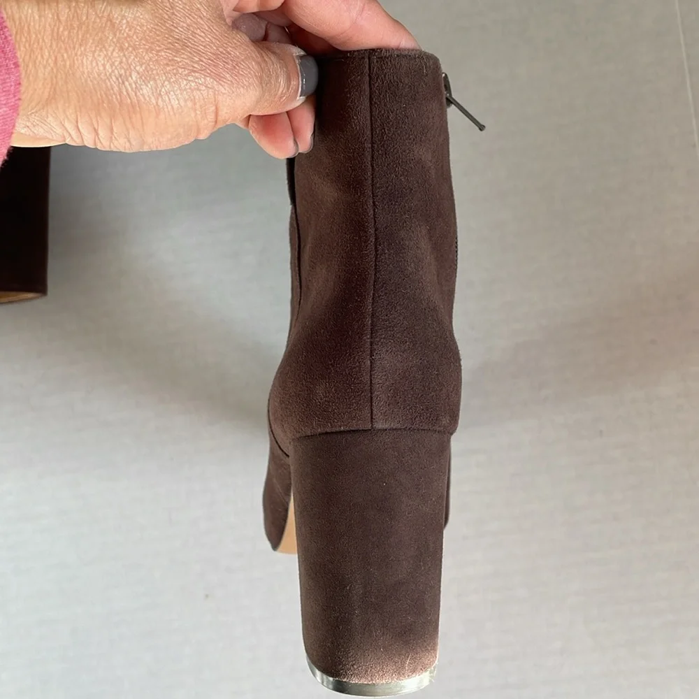 🆕 Nine West Brown Suede Booties